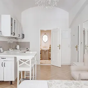 Apartmán With The Lions