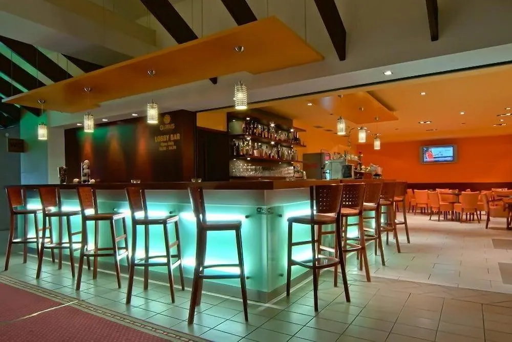 Hotel Globus Прага 3*,
